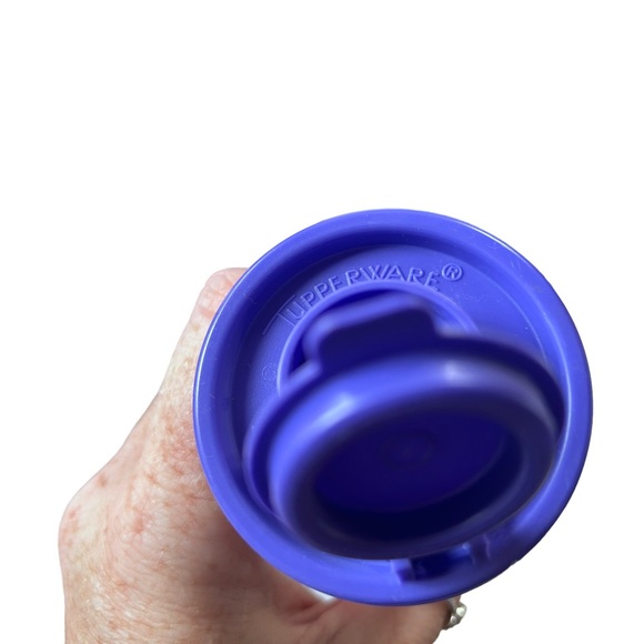 Tupperware 6" Hourglass Salt and Pepper Shakers - Picture 4 of 5